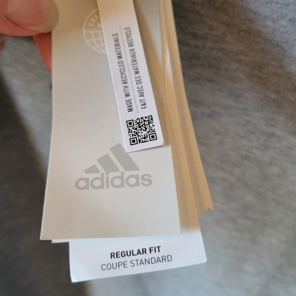 Adidas crewneck sweatshirt M NWT New Stripes Classic Gorpcore Gift Travel Sporty